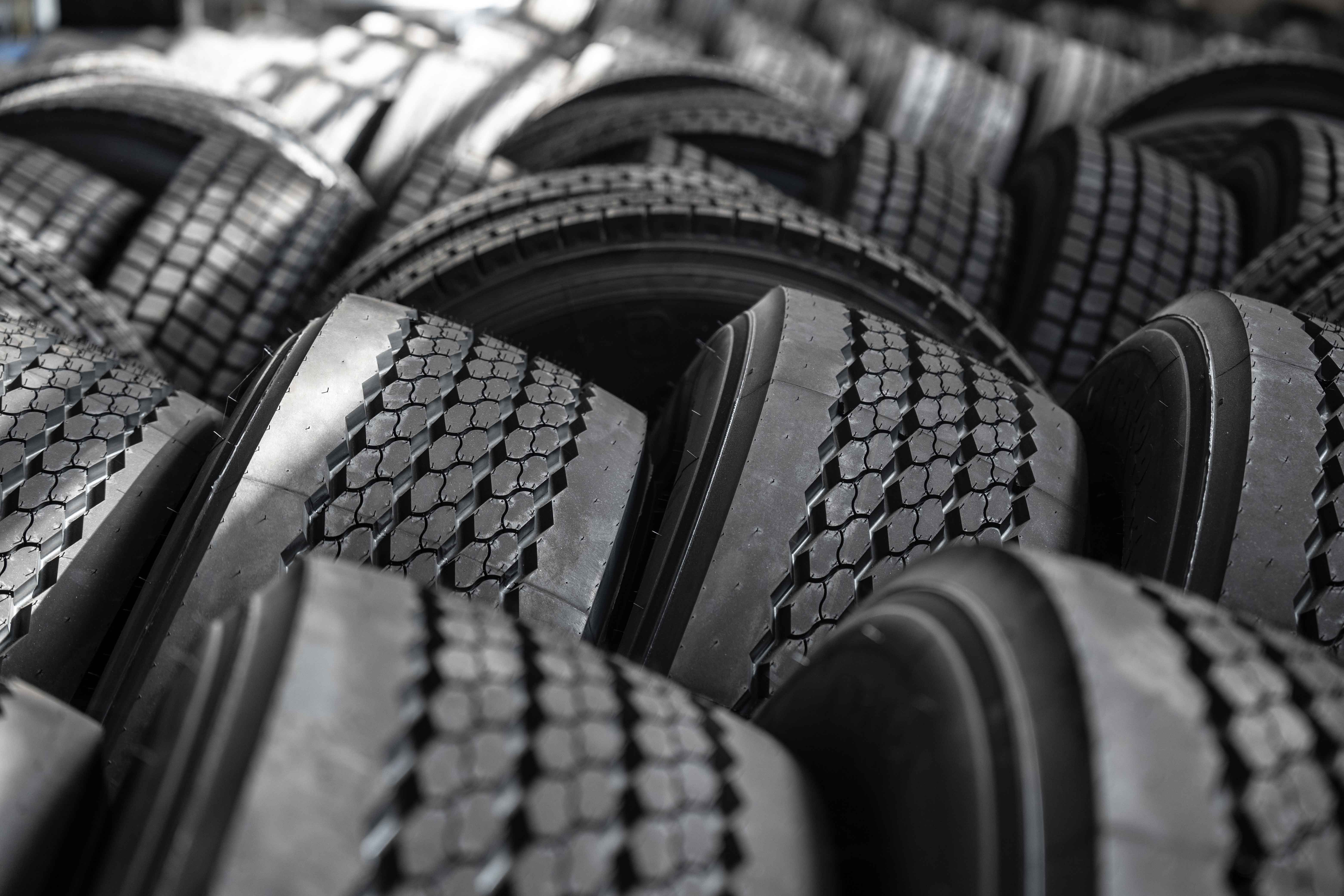 علائم فرسودگی لاستیک‌ها و زمان تعویض آن‌ها